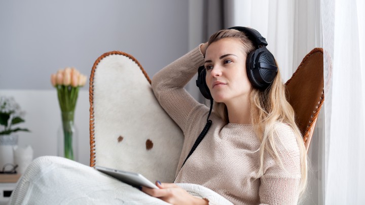 why-are-audiobooks-so-slow_woman-with-headphones