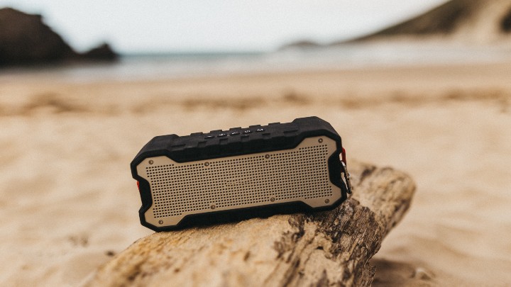 pair-altec-lansing-speaker_bluetooth-speaker-on-beach