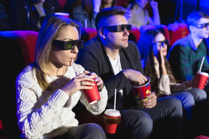 rpx-movie_couple-watching-3d